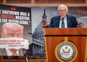Bernie Sanders crashes Schumer news conference, criticizes Democratic Party leadership
