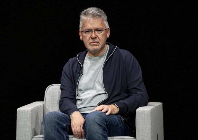Apple’s AI chief abruptly steps down